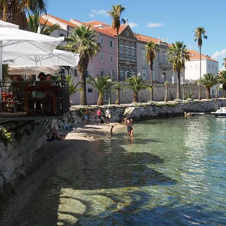 By The Sea - 157 Apartman